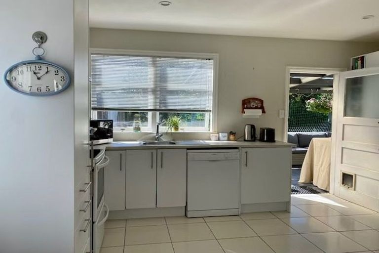 Photo of property in 198 Lake Road, Belmont, Auckland, 0622