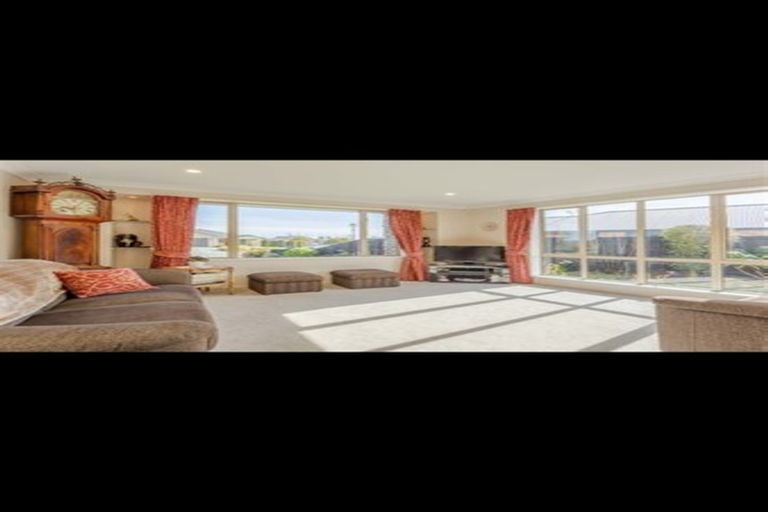 Photo of property in 8 Falconridge Place, Shirley, Christchurch, 8061