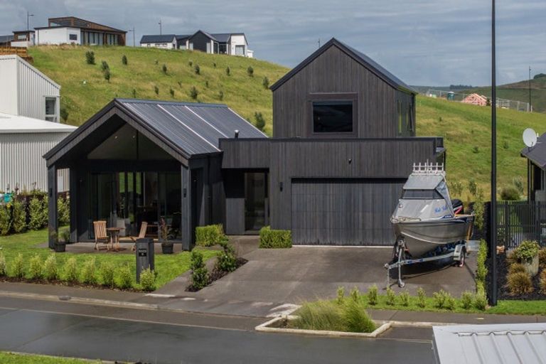 Photo of property in 18 Maataitai Road, Raglan, 3225