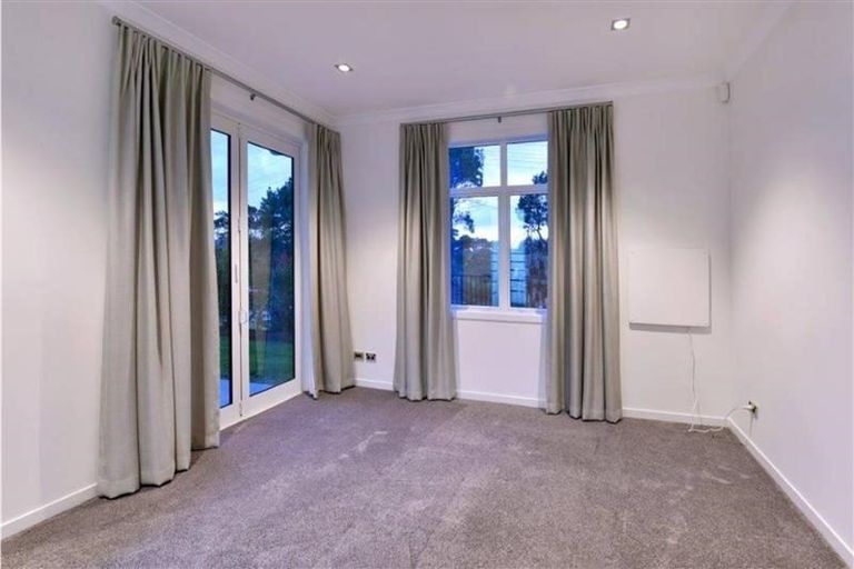 Photo of property in 2 York Terrace, Riverhead, 0820