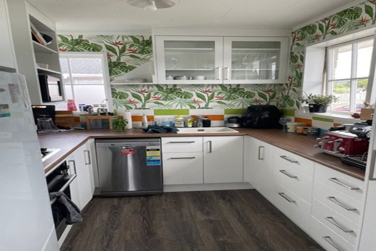 Photo of property in 15a Harvard Grove, Totara Park, Upper Hutt, 5018