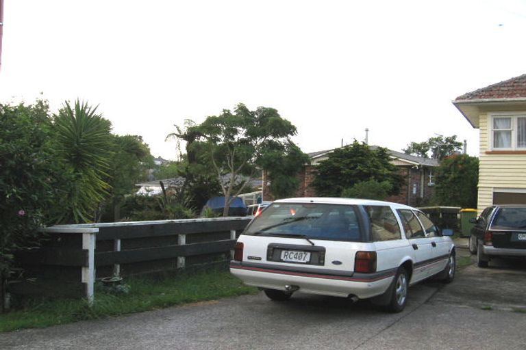 Photo of property in 18 Triangle Road, Massey, Auckland, 0614