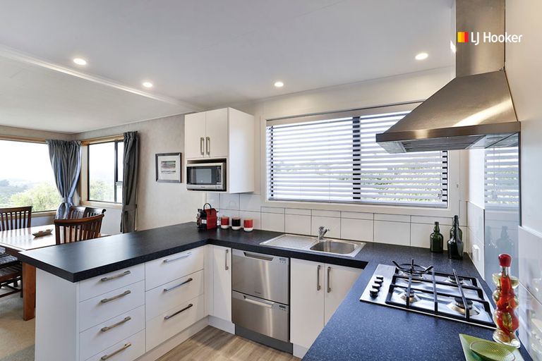 Photo of property in 35 Pioneer Crescent, Helensburgh, Dunedin, 9010