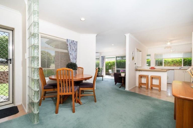 Photo of property in 9 Chesterfield Way, Orewa, 0931