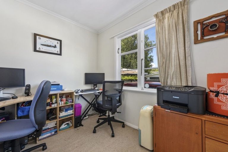 Photo of property in 13 Heretaunga Square, Silverstream, Upper Hutt, 5019