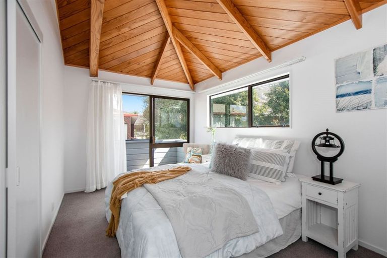 Photo of property in 1/6 Glucina Avenue, West Harbour, Auckland, 0618