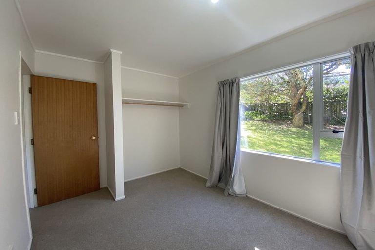 Photo of property in 4a Lavery Place, Sunnynook, Auckland, 0632