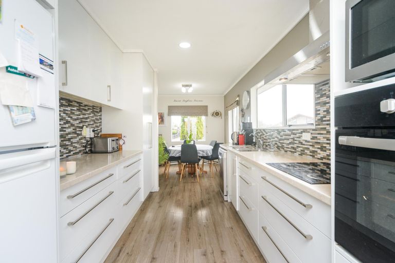 Photo of property in 17 Hilton Grove, Kelvin Grove, Palmerston North, 4414