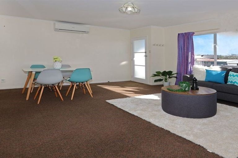 Photo of property in 1/28 Taipari Road, Te Atatu Peninsula, Auckland, 0610