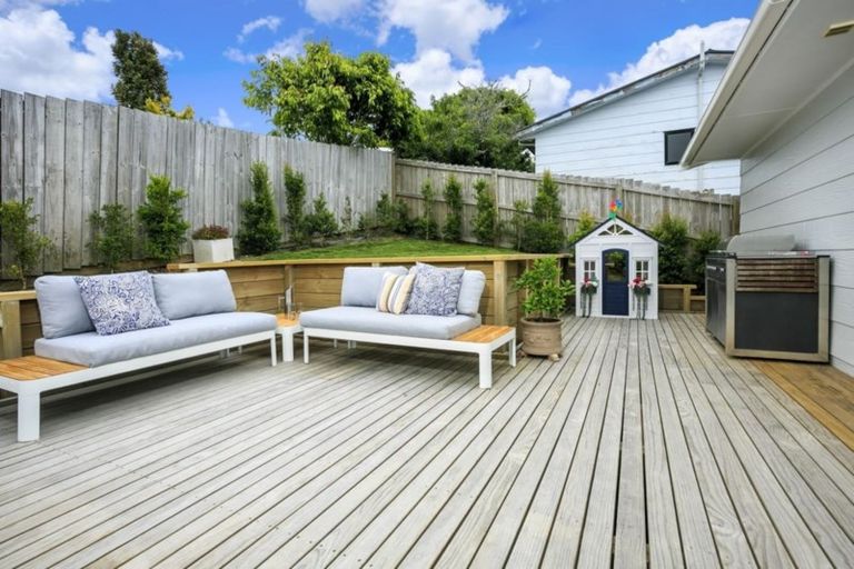 Photo of property in 1/19 Romulus Place, Totara Vale, Auckland, 0629