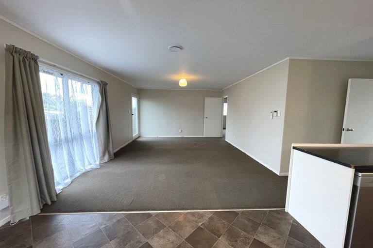 Photo of property in 2/25 Melleray Place, Randwick Park, Auckland, 2105