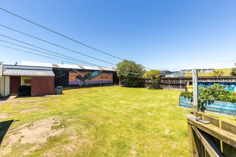 Photo of property in 9 Parris Street, Waitara, 4320