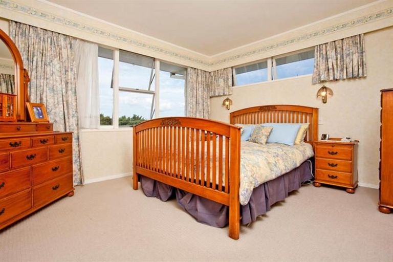 Photo of property in 1 Hume Drive, Hillcrest, Auckland, 0627