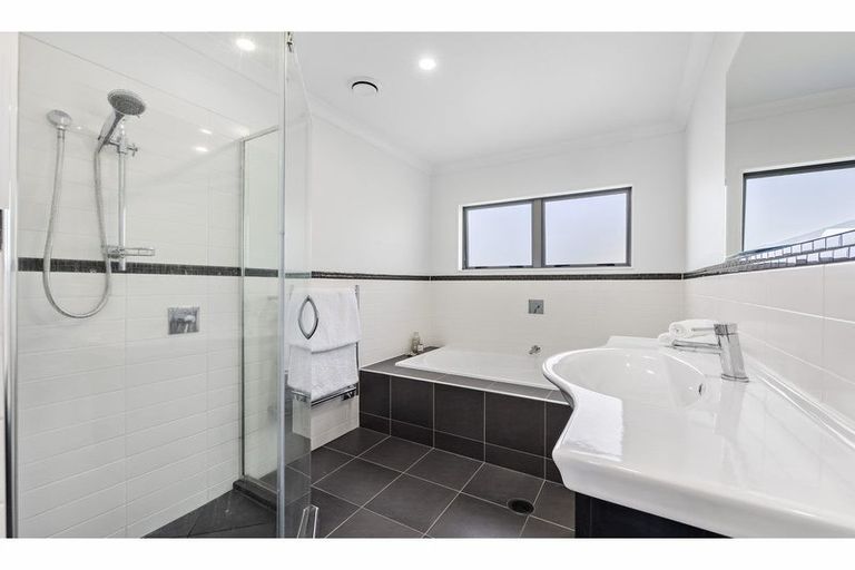 Photo of property in 14 Witton Place, Schnapper Rock, Auckland, 0632