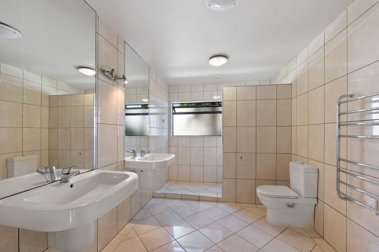 Photo of property in 119 Churchill Road, Rothesay Bay, Auckland, 0630