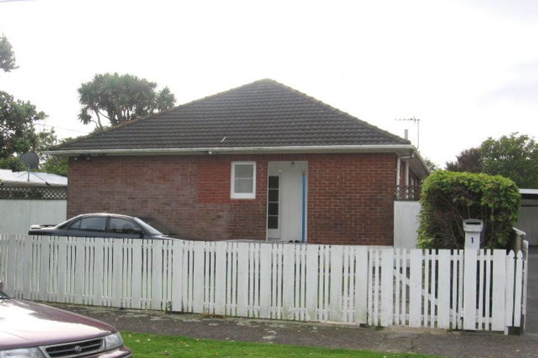 Photo of property in 1 Brown Grove, Fairfield, Lower Hutt, 5011