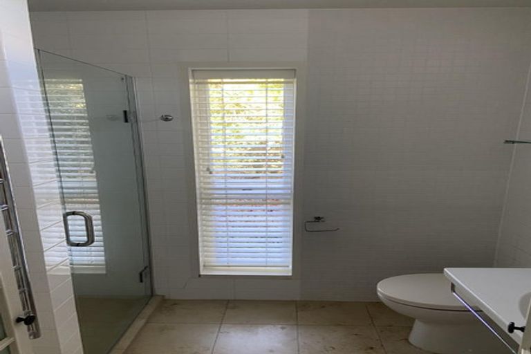 Photo of property in 2 Saint Leonards Road, Hauraki, Auckland, 0622