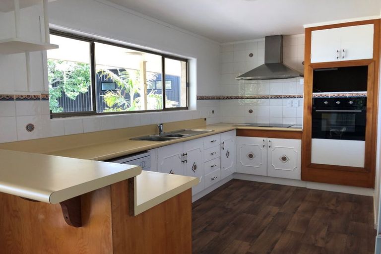 Photo of property in 18a Carnoustie Drive, Wattle Downs, Auckland, 2103