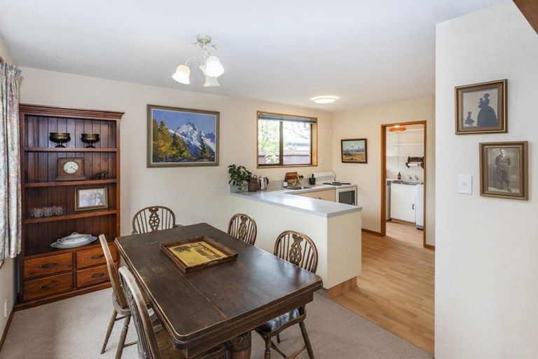 Photo of property in 2/10 Broadfell Avenue, Avonhead, Christchurch, 8042