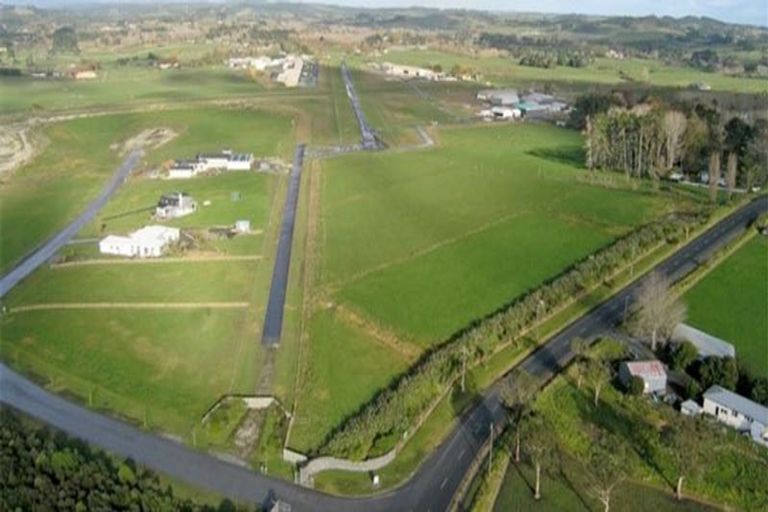 Photo of property in 37 Aileron Rise, Dairy Flat, 0794