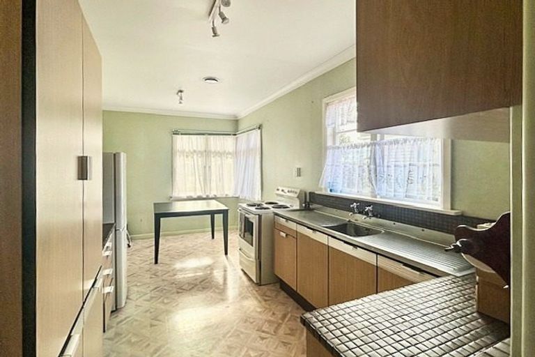 Photo of property in 128 College Street, Awapuni, Palmerston North, 4412