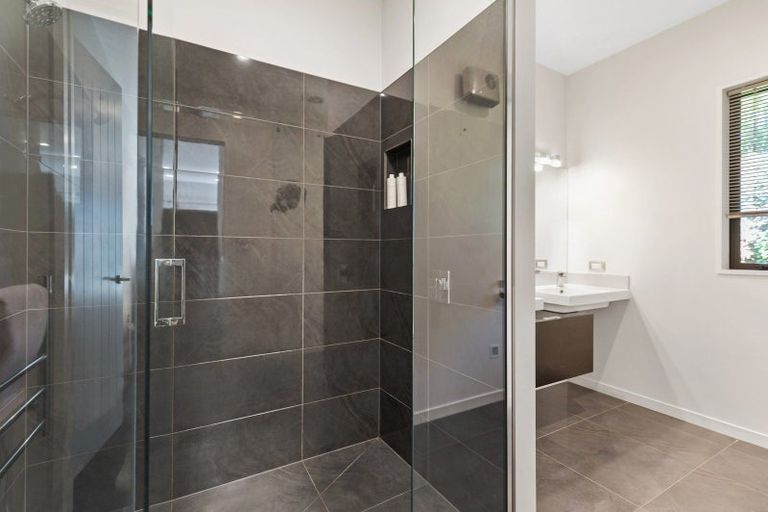 Photo of property in 10 Glen Bridge Lane, Harewood, Christchurch, 8051