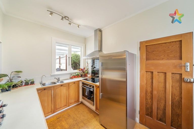 Photo of property in 122 Waiwhetu Road, Waterloo, Lower Hutt, 5011