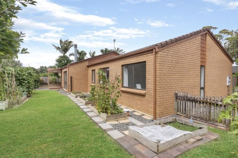 Photo of property in 4 Baronie Court, Half Moon Bay, Auckland, 2012