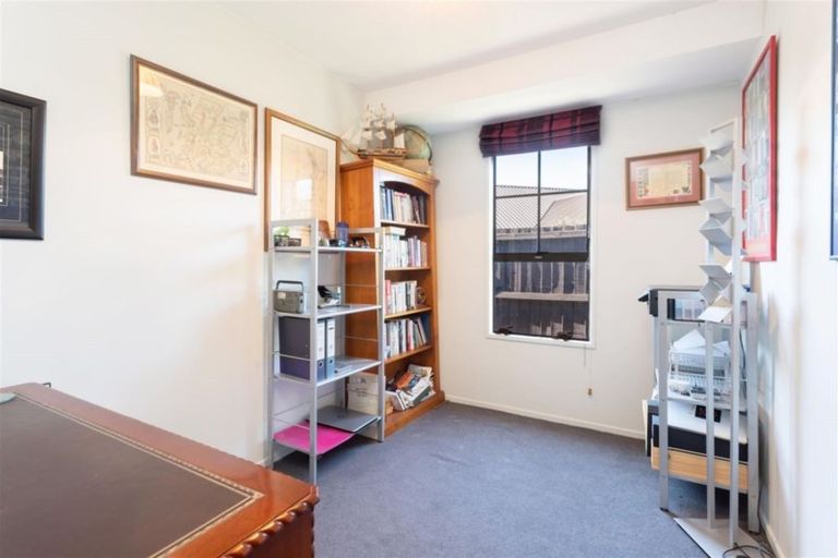 Photo of property in 6 Sunbeam Place, Halswell, Christchurch, 8025