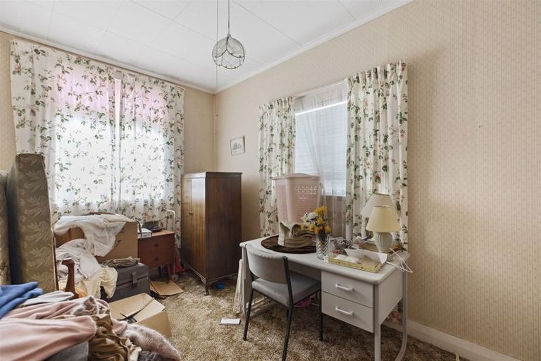 Photo of property in 1/2 Kowhai Avenue, Mangere Bridge, Auckland, 2022