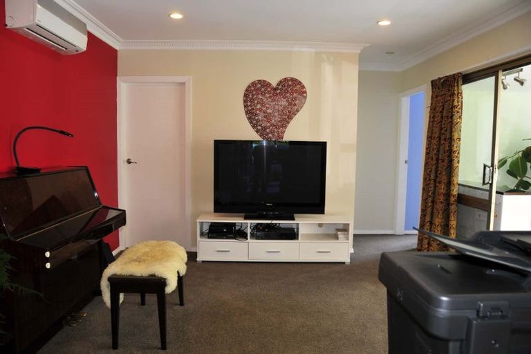 Photo of property in 6a Deepdale Street, Burnside, Christchurch, 8053