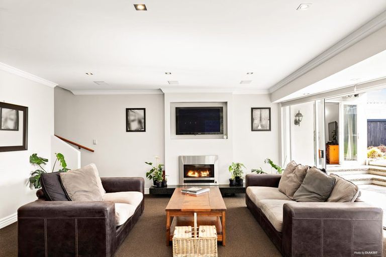 Photo of property in 8a Oteha Valley Road, Northcross, Auckland, 0632