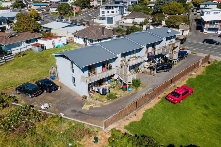 Photo of property in 38 Breakwater Road, Moturoa, New Plymouth, 4310