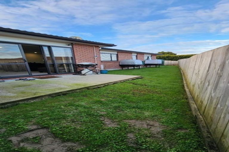 Photo of property in 54 Tiriwa Drive, Massey, Auckland, 0614