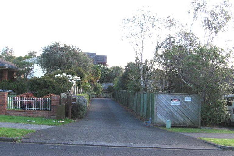 Photo of property in 1/28 Wiltshire Place, Somerville, Auckland, 2014
