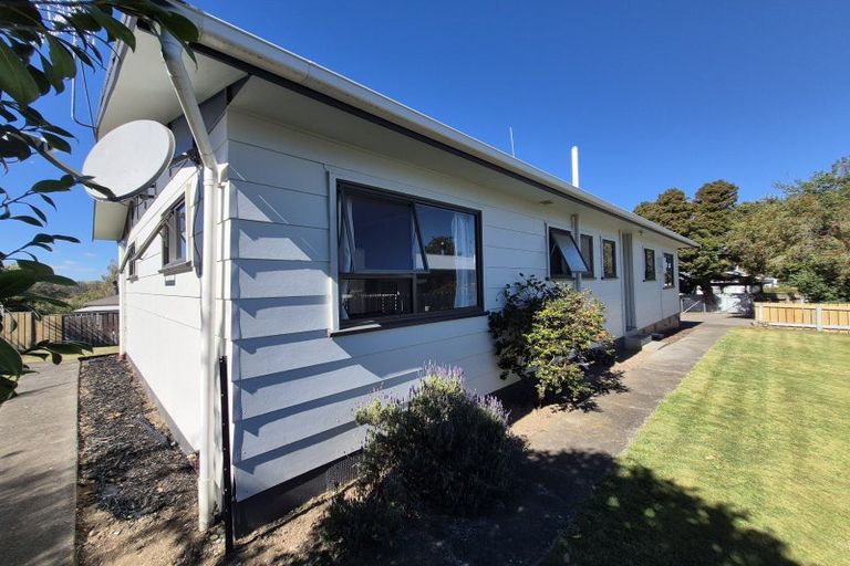Photo of property in 18 Leeton Drive, Waipukurau, 4200