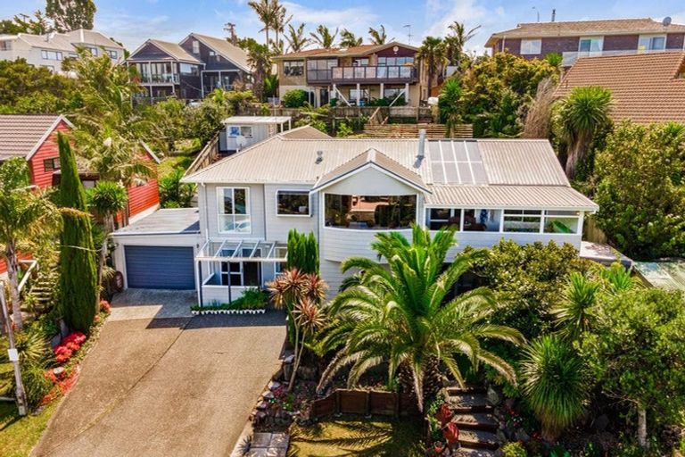 Photo of property in 17 Da Vinci Place, West Harbour, Auckland, 0618