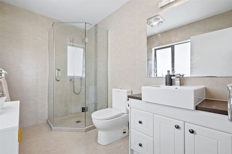 Photo of property in 16 Kirikiri Drive, Papakura, 2110