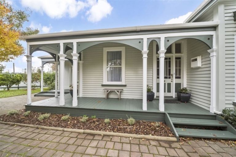 Photo of property in 1 Hunter Street, Hawera, 4610
