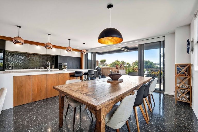 Photo of property in 244 Devon Street West, New Plymouth, 4310