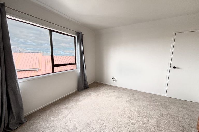 Photo of property in 1/13 Gwenand Place, Botany Downs, Auckland, 2010