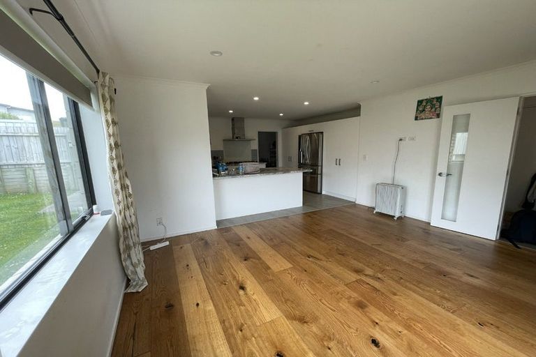 Photo of property in 77 Grenada Drive, Grenada Village, Wellington, 6037