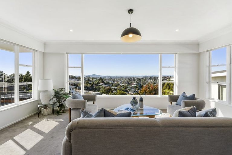 Photo of property in 21 Speedy Crescent, Hillcrest, Auckland, 0627