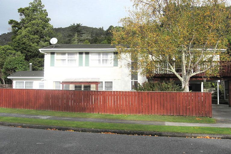 Photo of property in 1 Pohue Grove, Stokes Valley, Lower Hutt, 5019