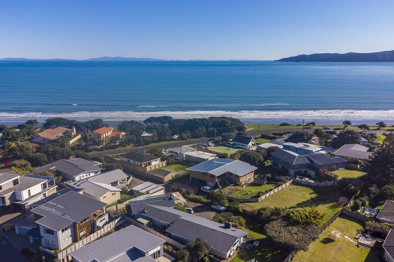 Photo of property in 48a Wharemauku Road, Raumati Beach, Paraparaumu, 5032
