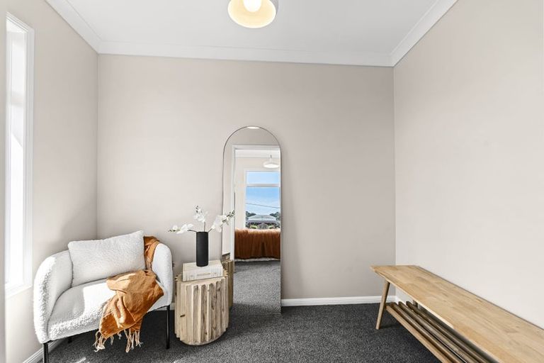 Photo of property in 27 Roy Terrace, Moturoa, New Plymouth, 4310