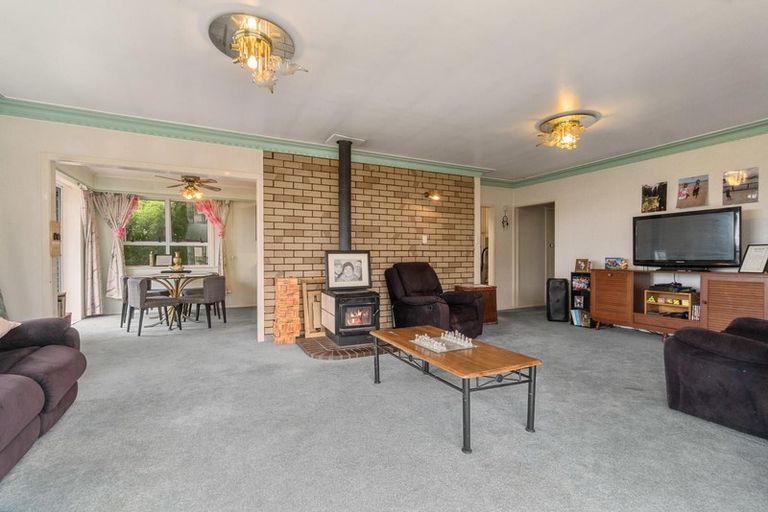 Photo of property in 79 Buscomb Avenue, Henderson, Auckland, 0610