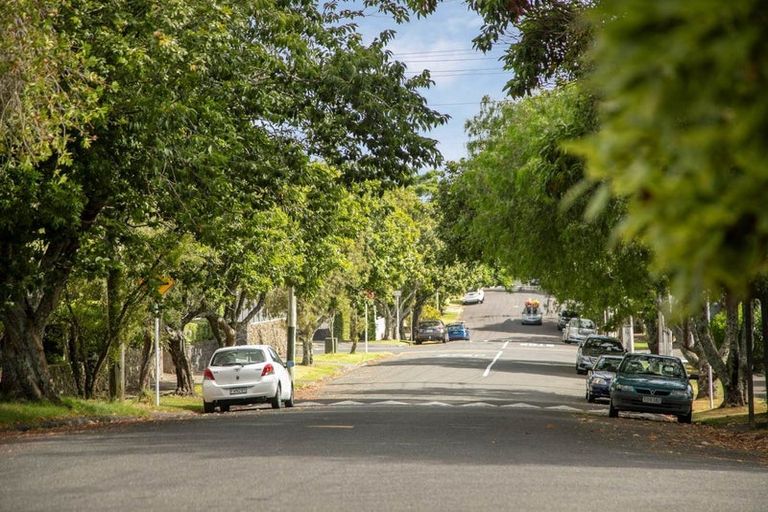 Photo of property in 5 Trengove Place, West Harbour, Auckland, 0618