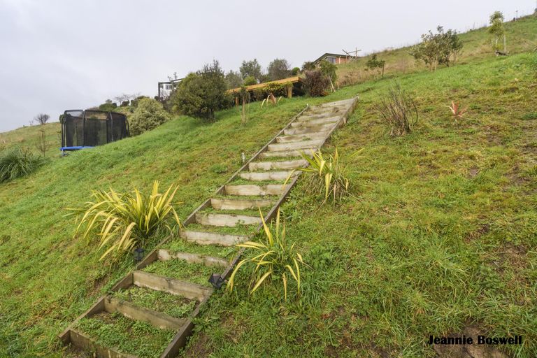 Photo of property in 105 Cashmere Drive, Fitzherbert, Palmerston North, 4410