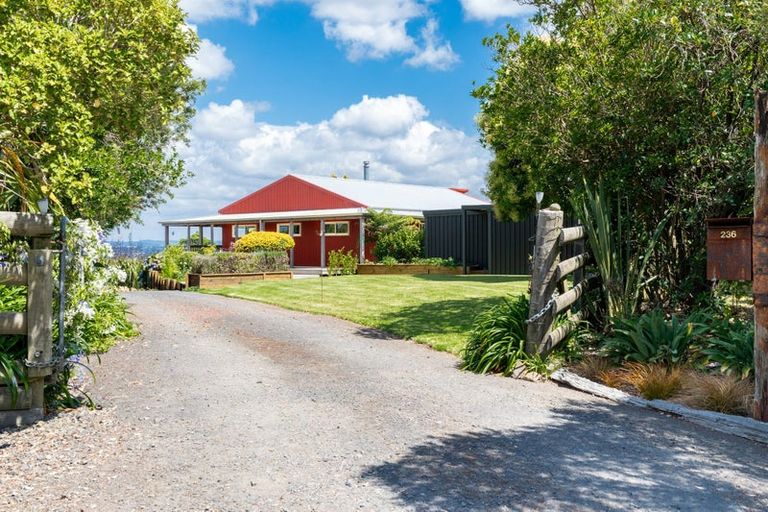 Photo of property in 236 Kiwitahi Road, Helensville, 0875